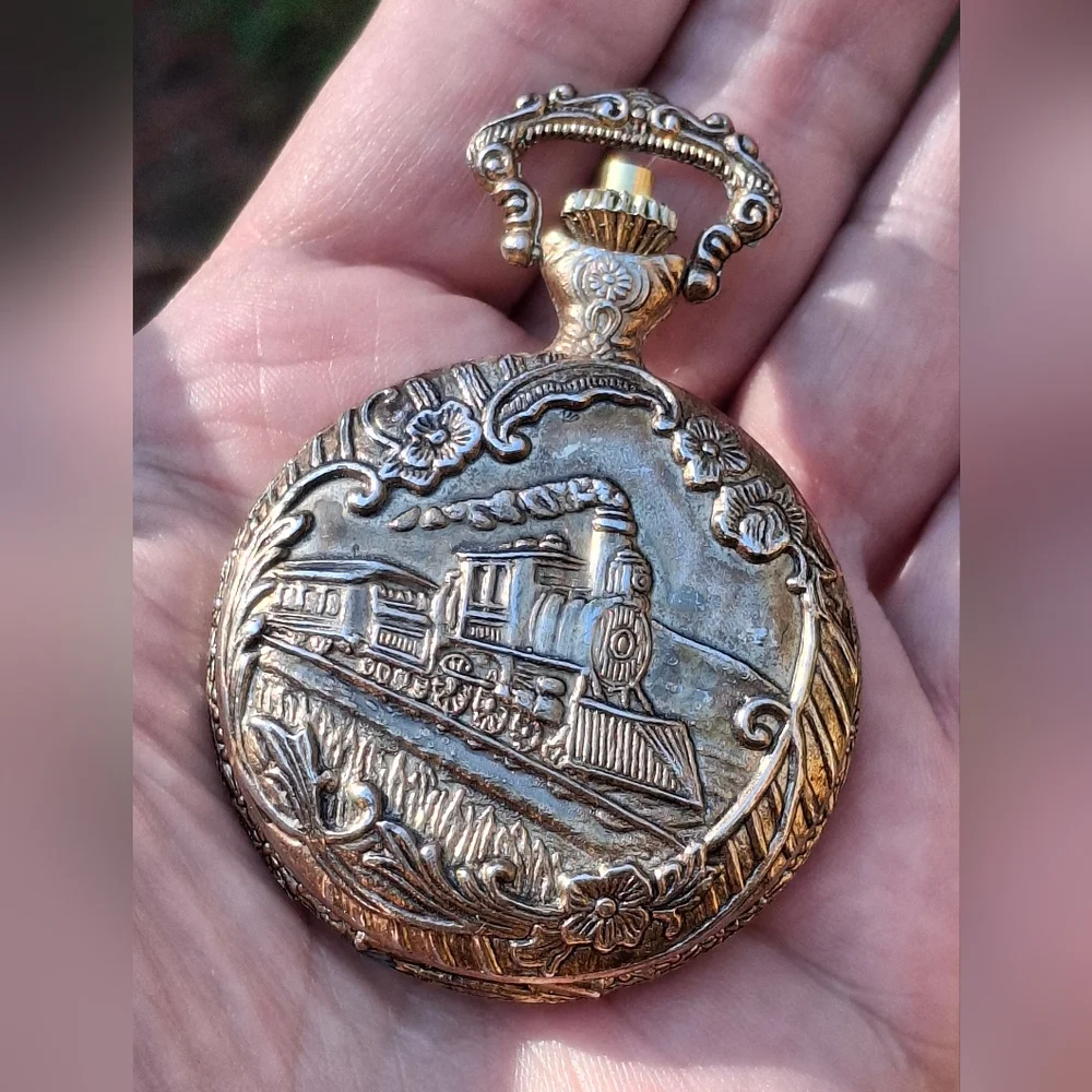 Vintage Geneva Analog Manual Wind Gold Tone Train Antimagnetic Pocket Watch